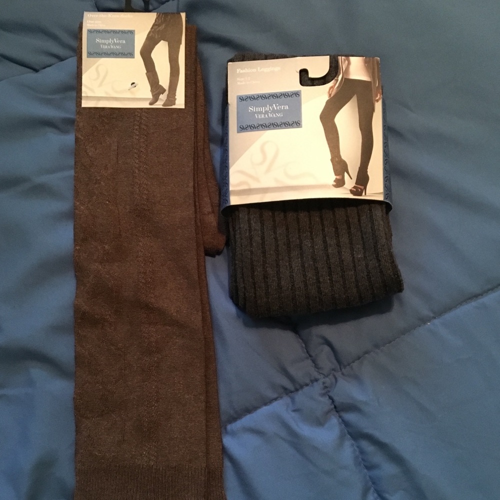 SNWT Simply Vera Wang leggings & socks bundle